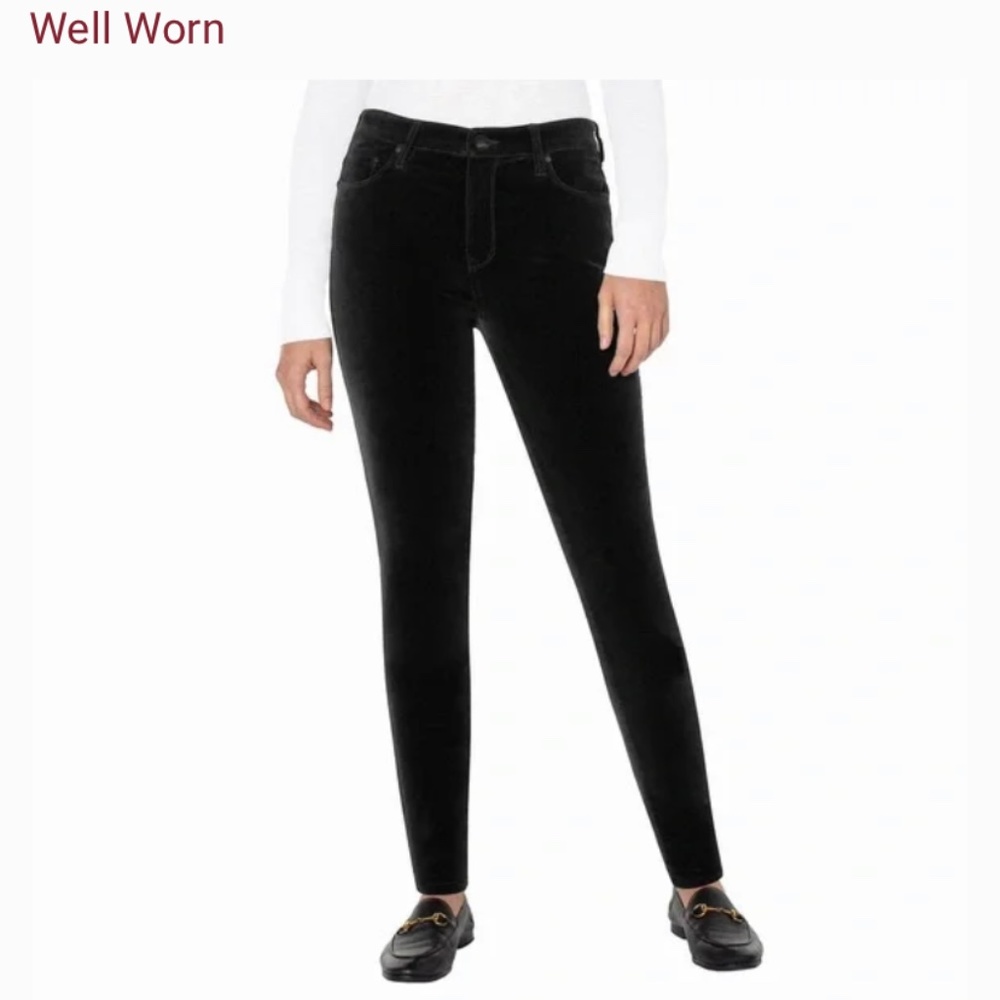 Well Wirn brand high rise luxe velvet tapered pant. NWT .